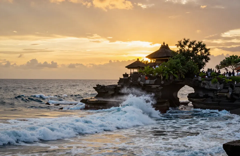 Templo de Tanah Lot en Bali al atardecer